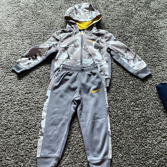 Nike and Gap - Picture 2 of 2